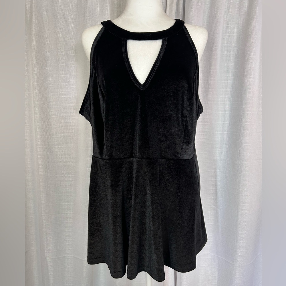 TORRID Black Velvet Halter Neck Keyhole Cutout Peplum Top 2X k7